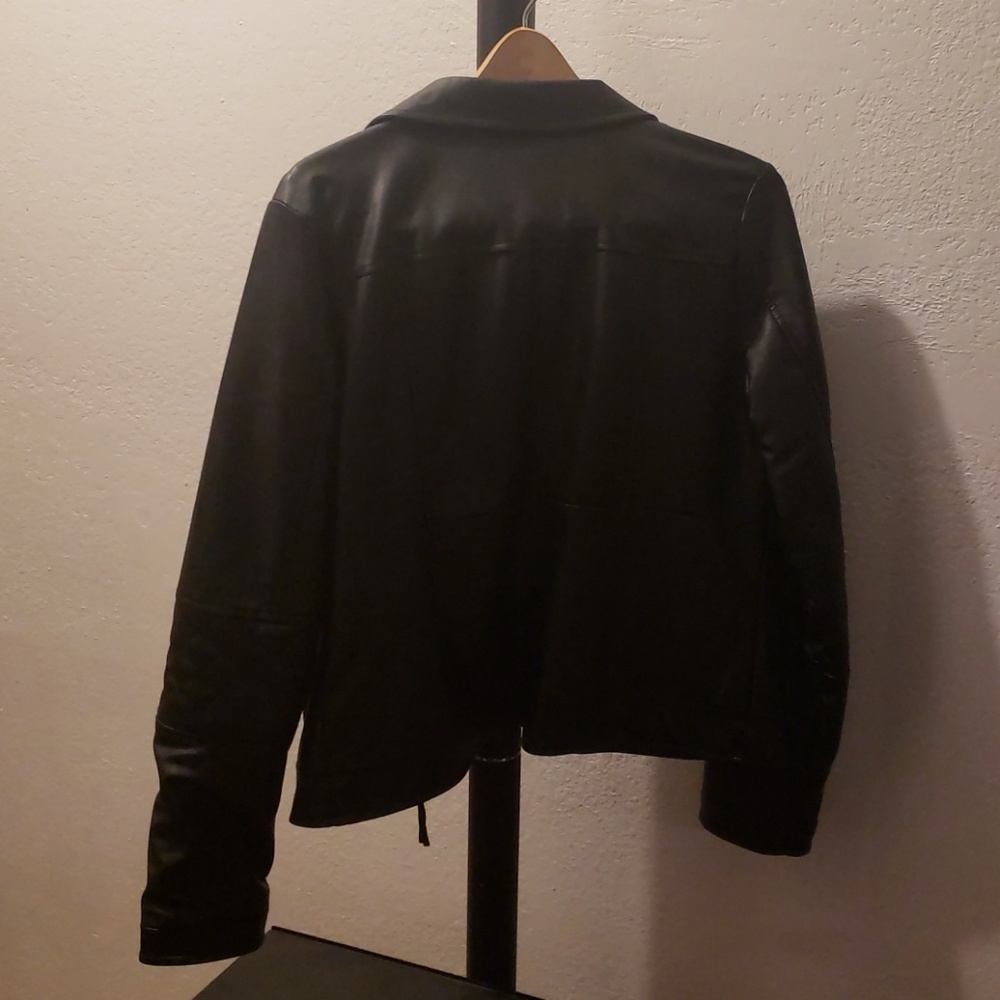 Leather jacket - Picture 2 of 3